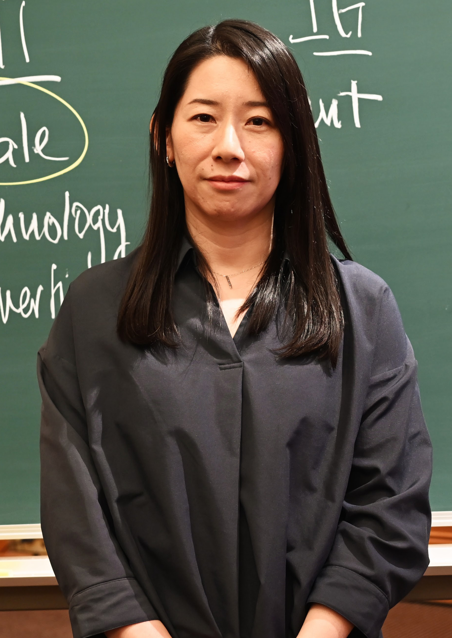 内山智子 氏